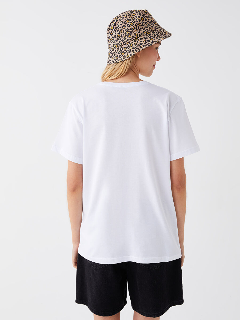 Beyaz Bisiklet Yaka Baskılı Kısa Kollu Kadın Tişört-8