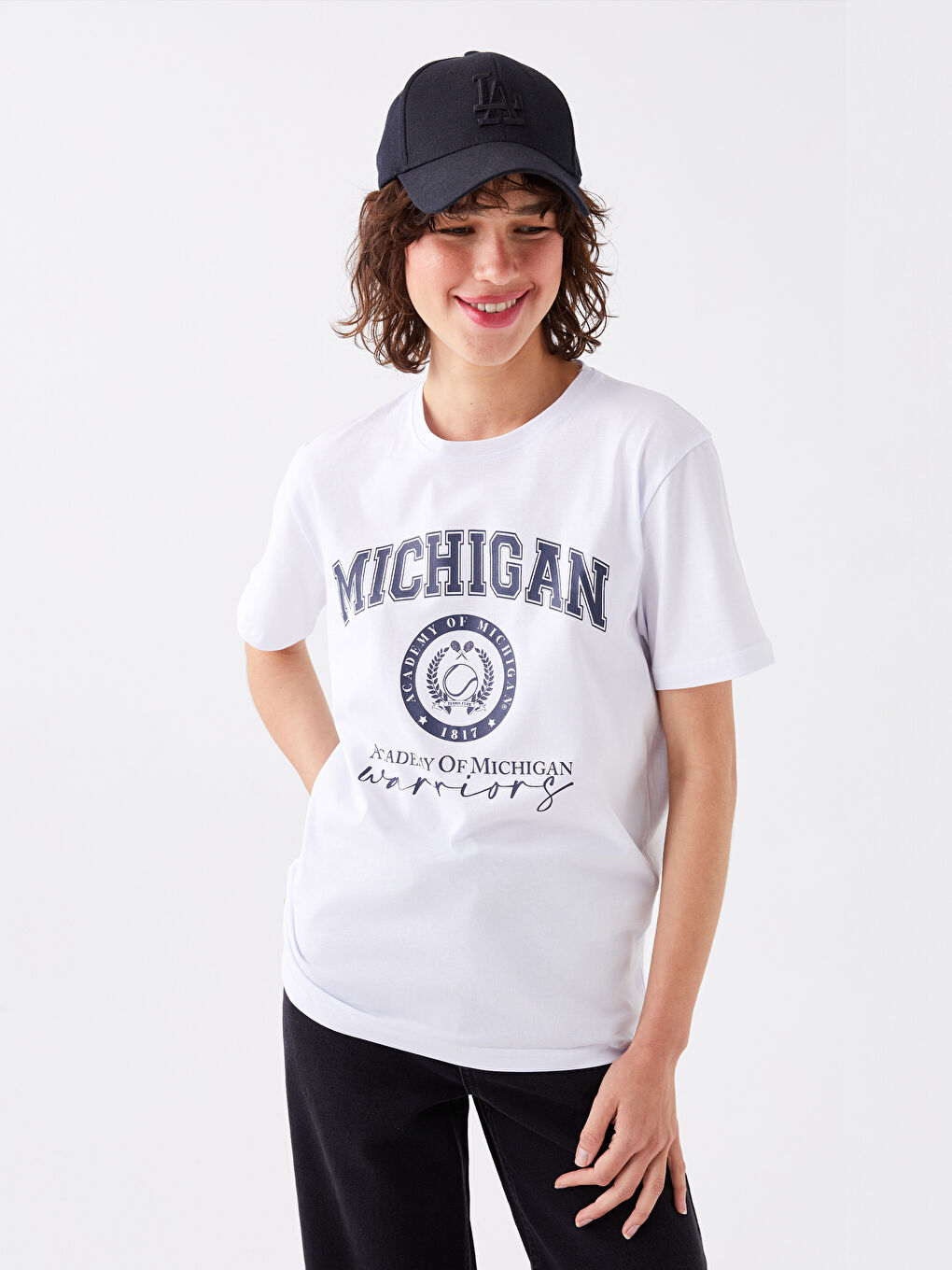 Beyaz Bisiklet Yaka Baskılı Kısa Kollu Kadın Tişört-1