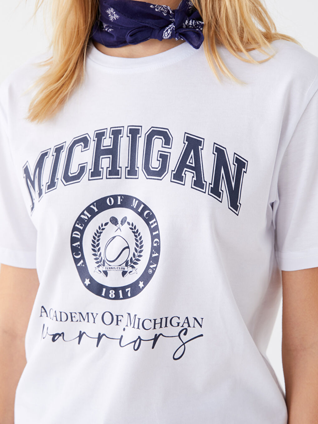 Beyaz Bisiklet Yaka Baskılı Kısa Kollu Kadın Tişört-6