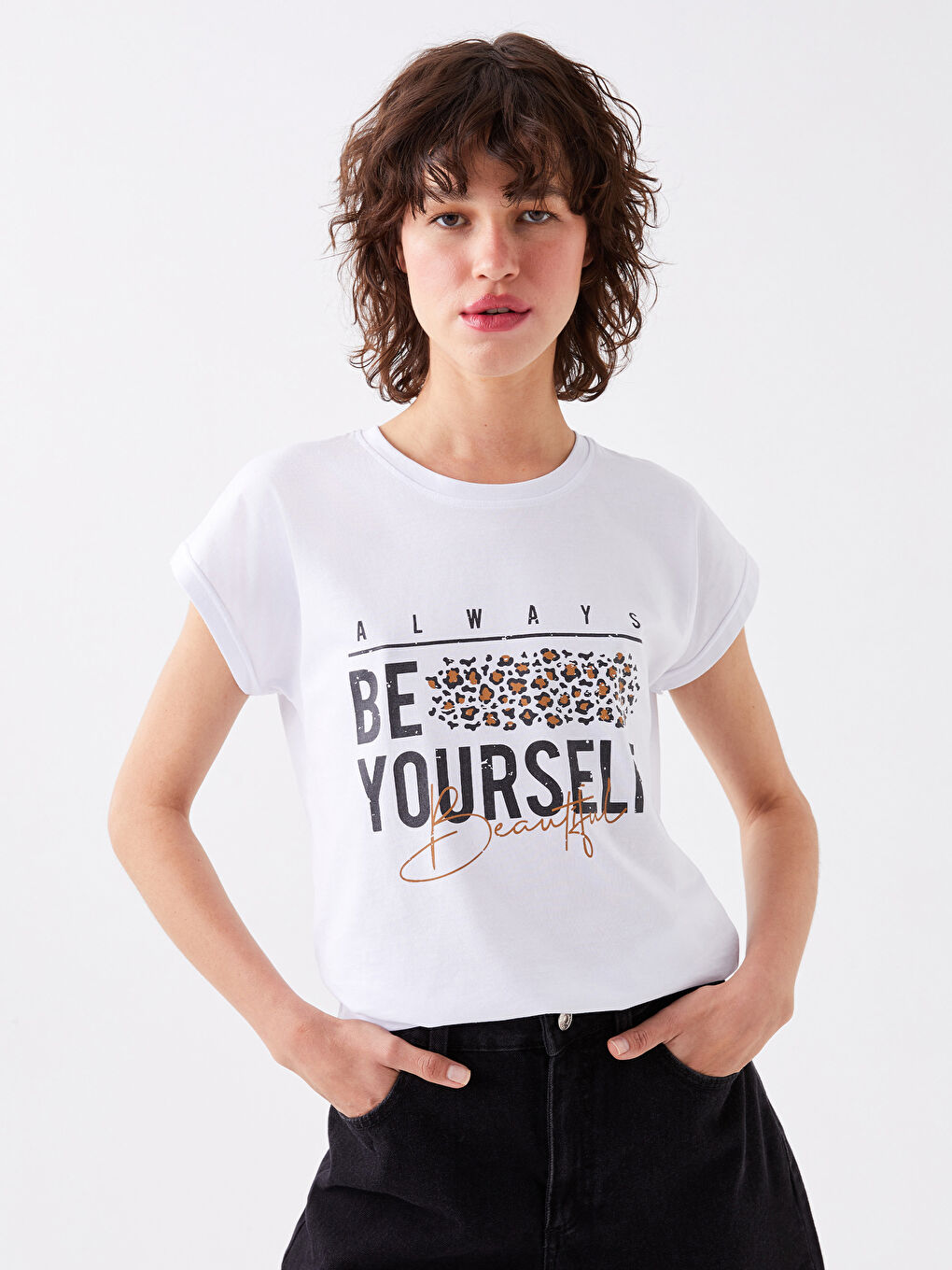 Beyaz Bisiklet Yaka Baskılı Kısa Kollu Kadın Tişört-1