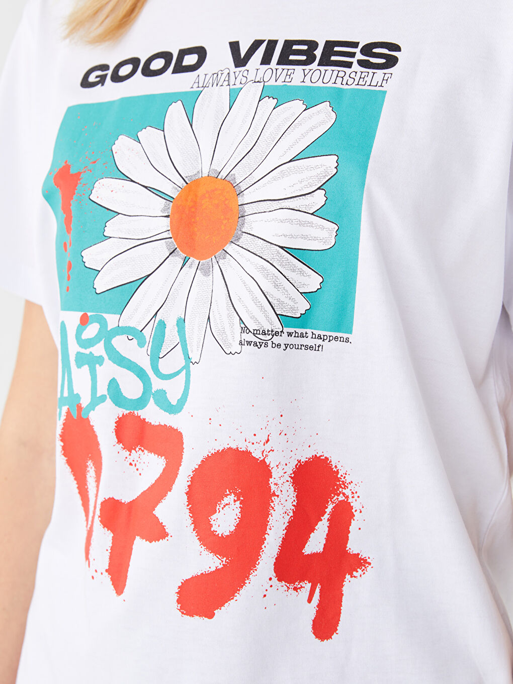 Beyaz Bisiklet Yaka Baskılı Kısa Kollu Kadın Tişört-6