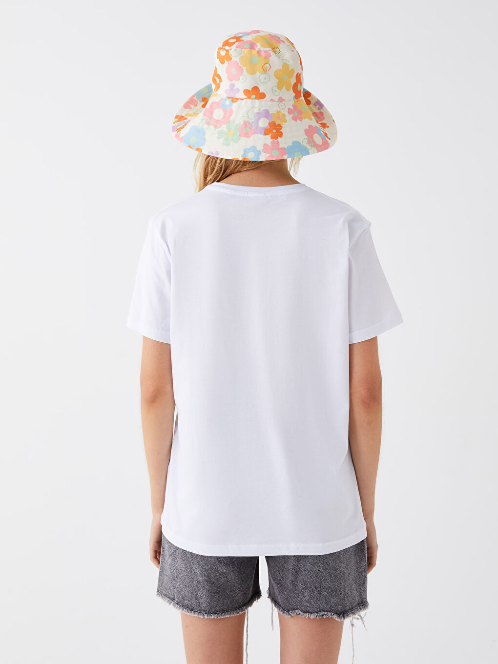 Beyaz Bisiklet Yaka Baskılı Kısa Kollu Kadın Tişört-8