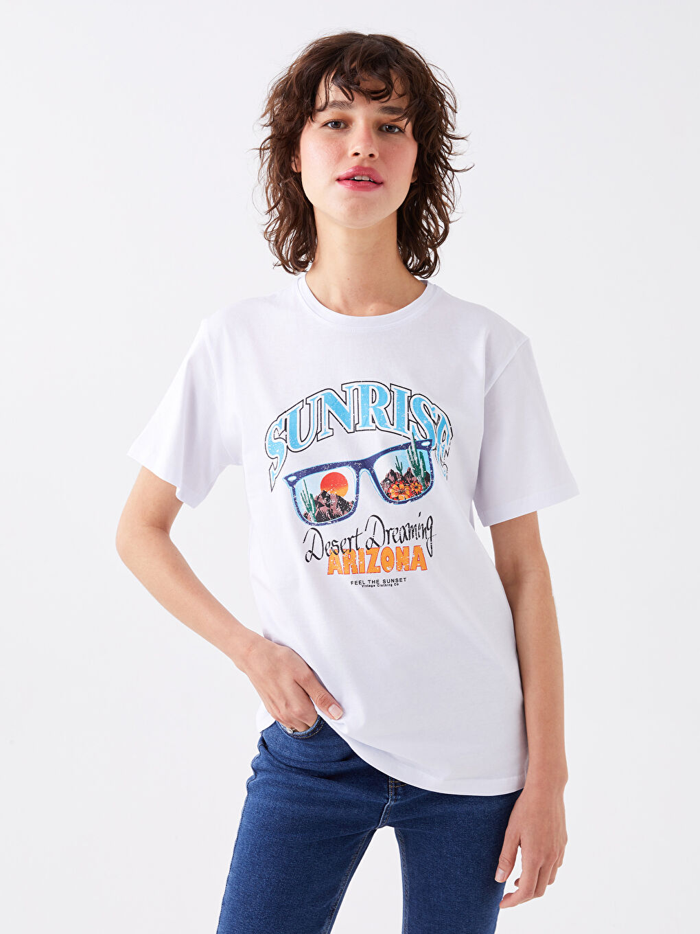 Beyaz Bisiklet Yaka Baskılı Kısa Kollu Kadın Tişört-3