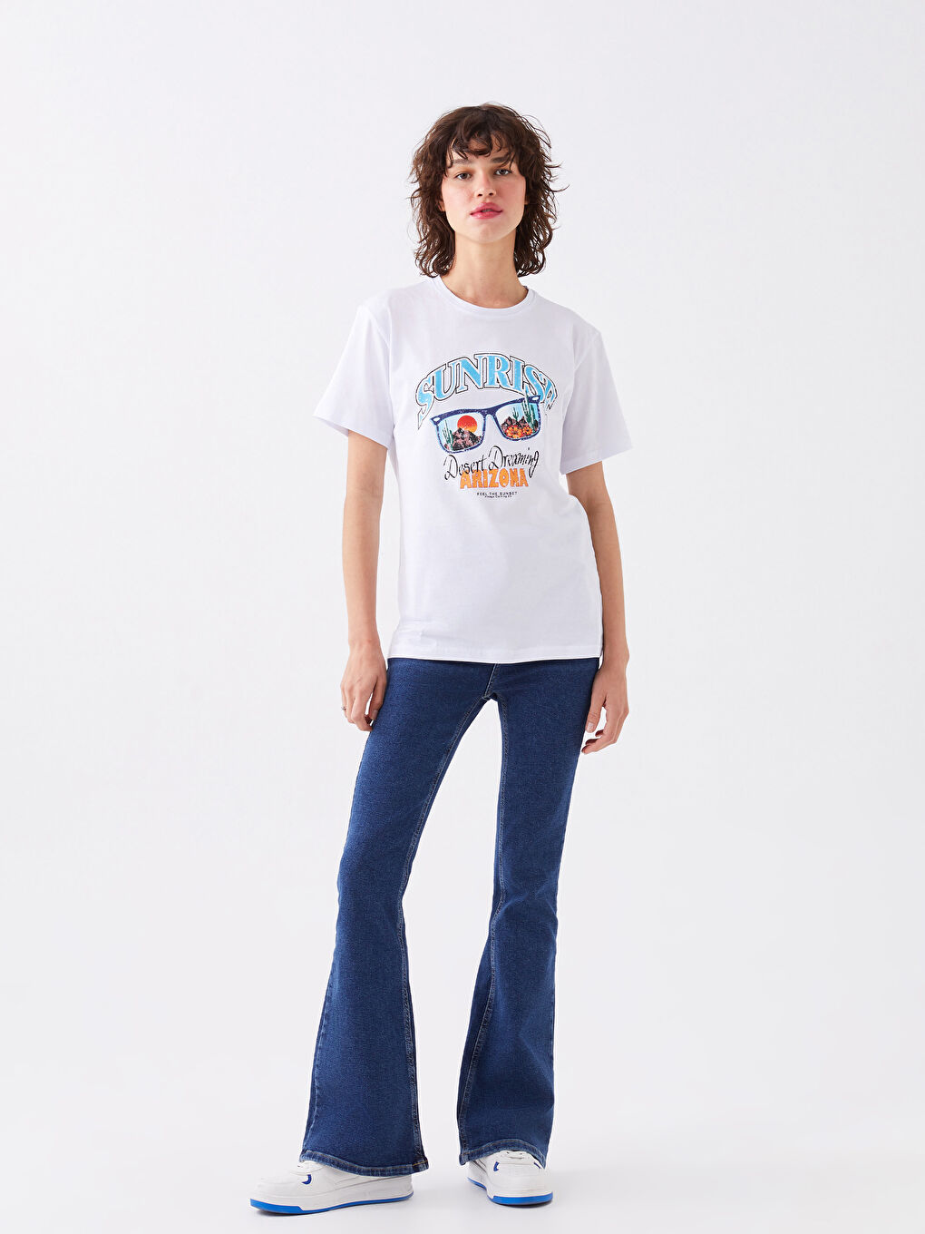 Beyaz Bisiklet Yaka Baskılı Kısa Kollu Kadın Tişört-5