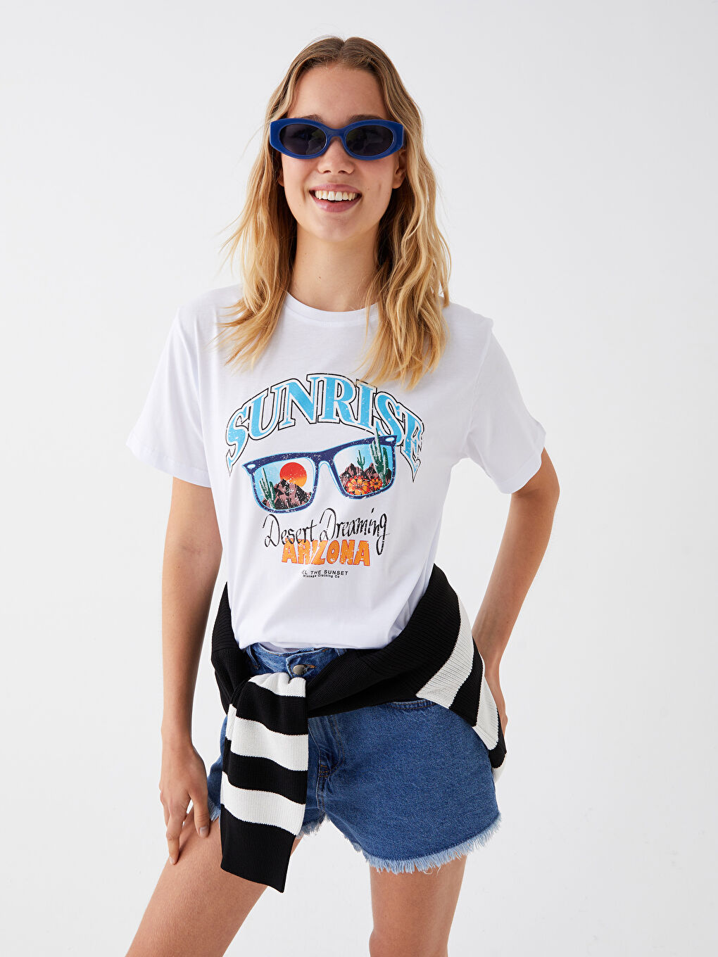 Beyaz Bisiklet Yaka Baskılı Kısa Kollu Kadın Tişört