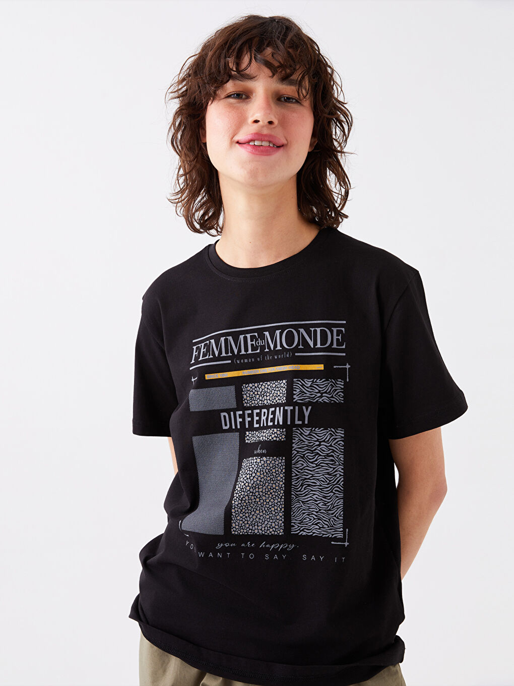 Siyah Bisiklet Yaka Baskılı Kısa Kollu Kadın Tişört-1