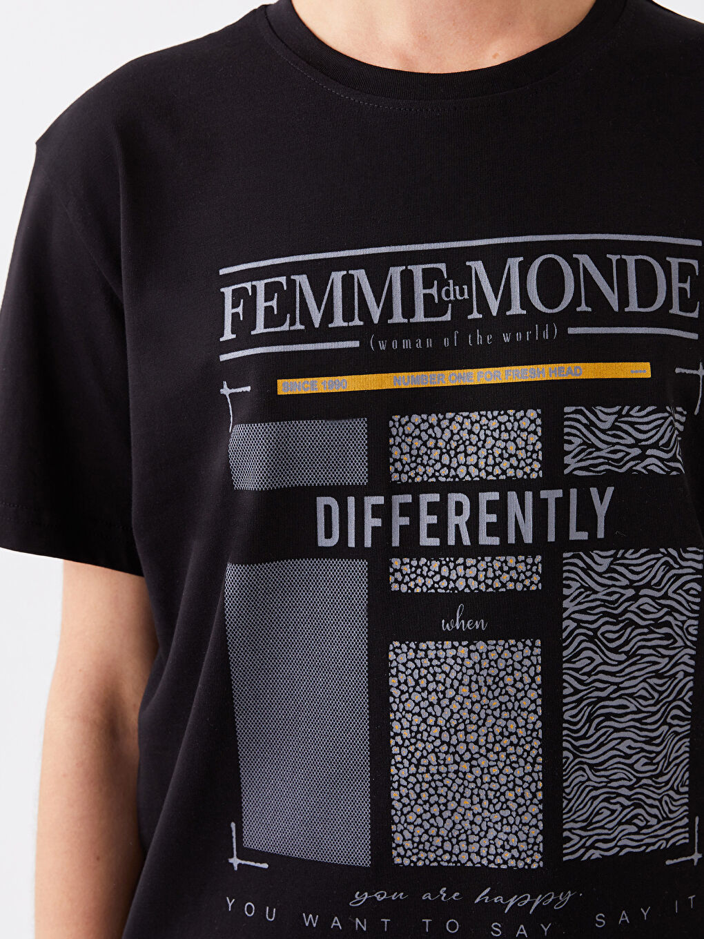 Siyah Bisiklet Yaka Baskılı Kısa Kollu Kadın Tişört-7