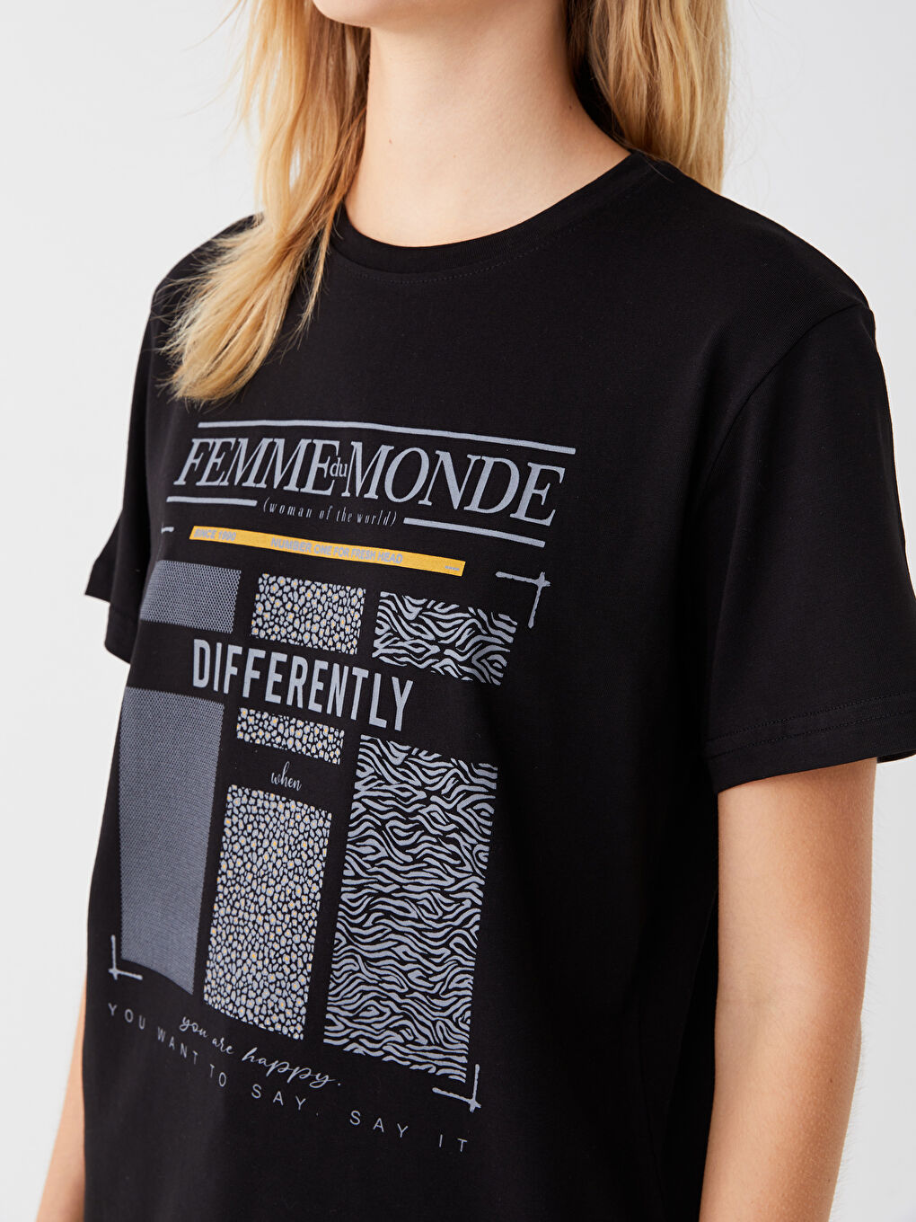 Siyah Bisiklet Yaka Baskılı Kısa Kollu Kadın Tişört-6