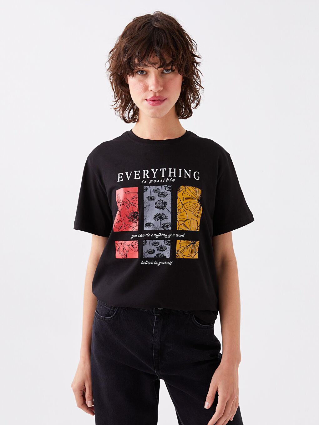 Siyah Bisiklet Yaka Baskılı Kısa Kollu Kadın Tişört-3