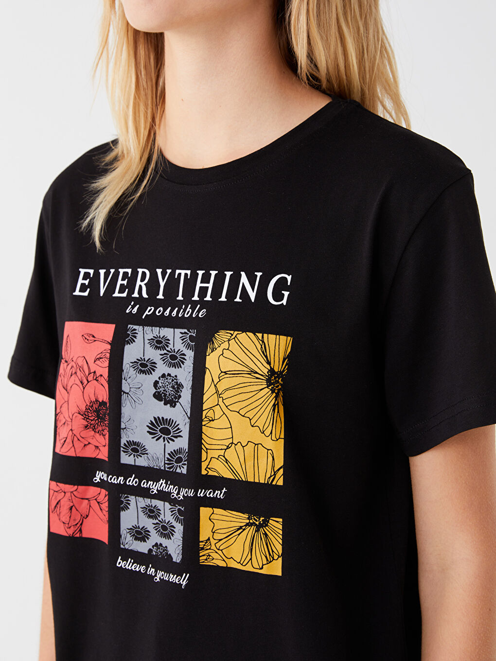 Siyah Bisiklet Yaka Baskılı Kısa Kollu Kadın Tişört-6