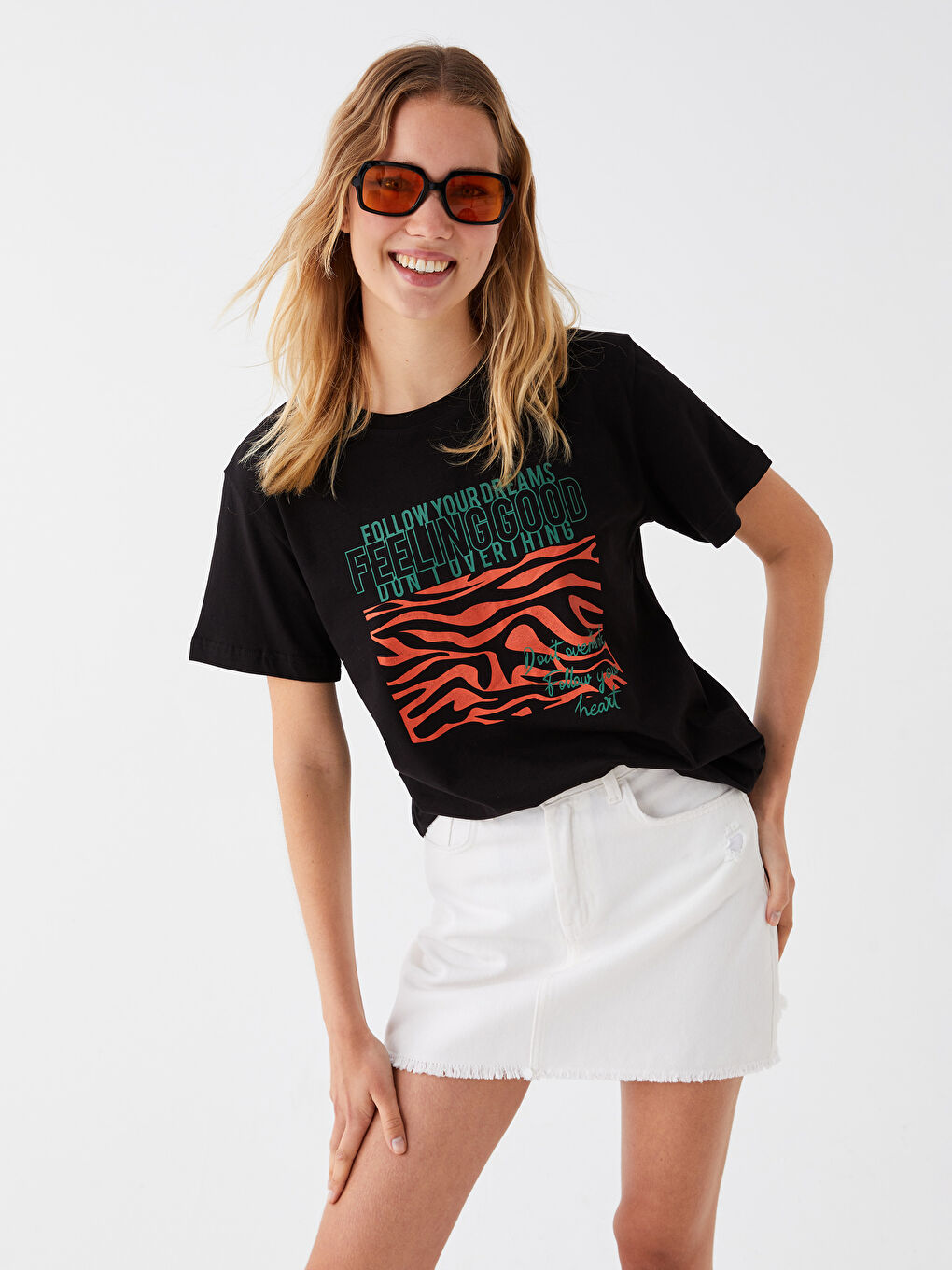 Siyah Bisiklet Yaka Baskılı Kısa Kollu Kadın Tişört