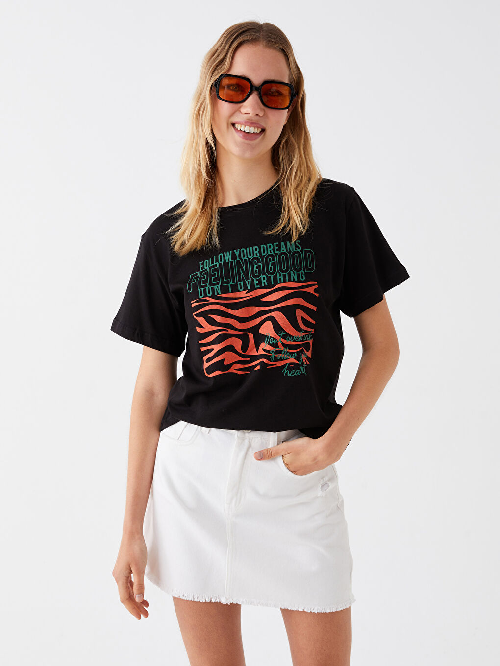 Siyah Bisiklet Yaka Baskılı Kısa Kollu Kadın Tişört-2