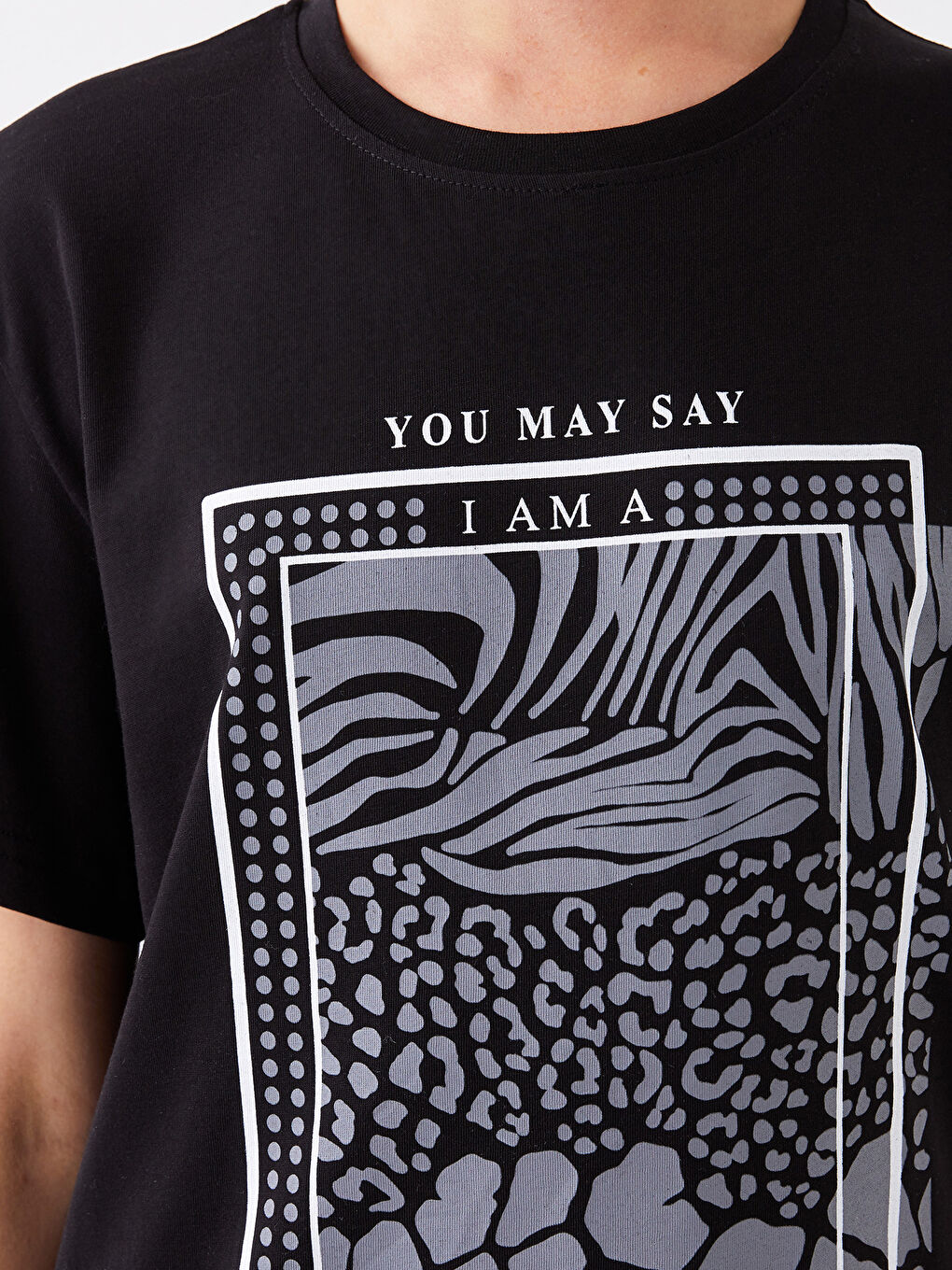 Siyah Bisiklet Yaka Baskılı Kısa Kollu Kadın Tişört-7