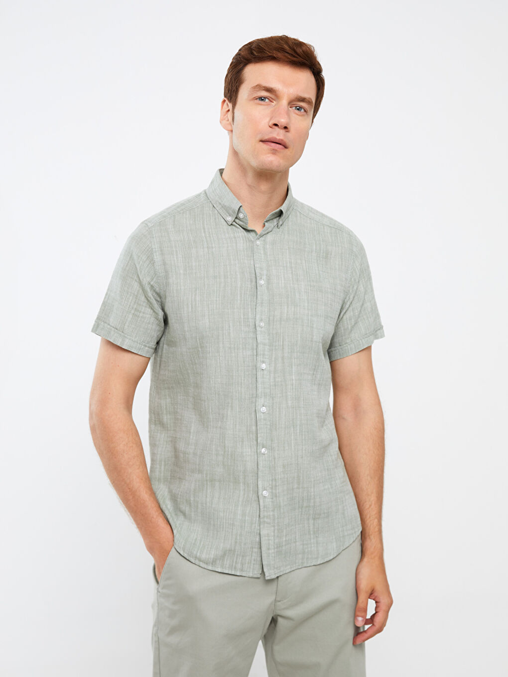 Рубашка мужская приталенная с коротким рукавом-1