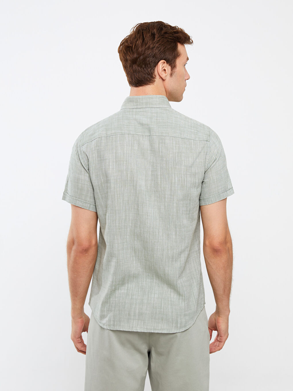 Рубашка мужская приталенная с коротким рукавом-3