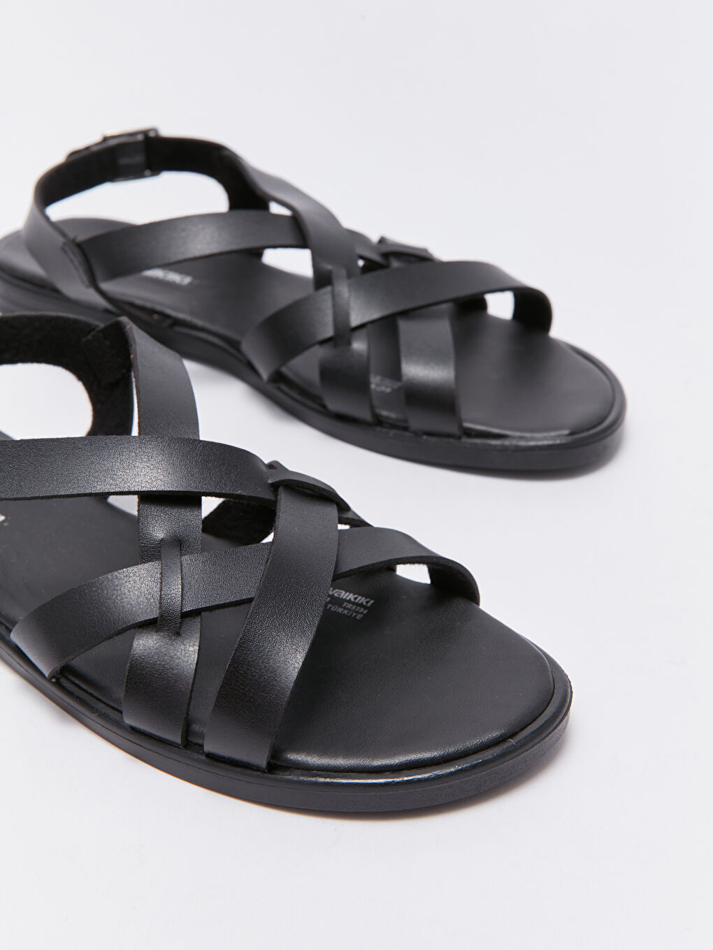 Siyah Çapraz Bantlı Deri Görünümlü Kadın Sandalet-2