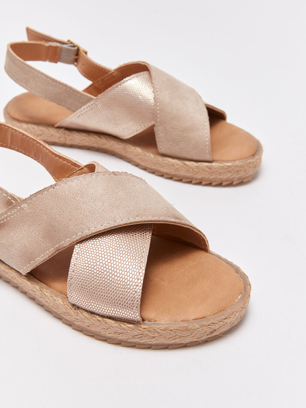 صنادل نسائية بحزام متقاطع-2