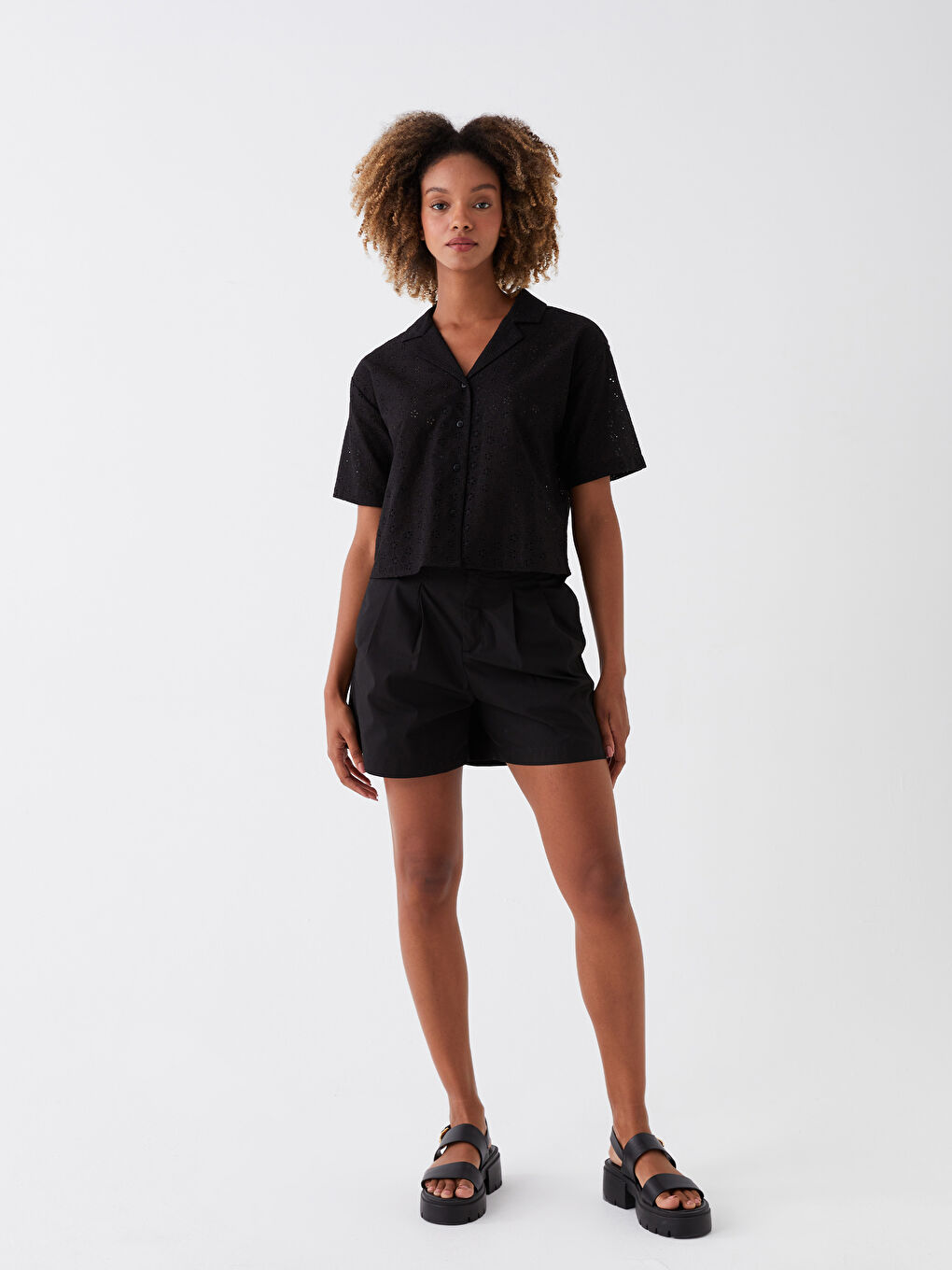 Siyah Kendinden Desenli Kısa Kollu Crop Brode Kadın Gömlek-2