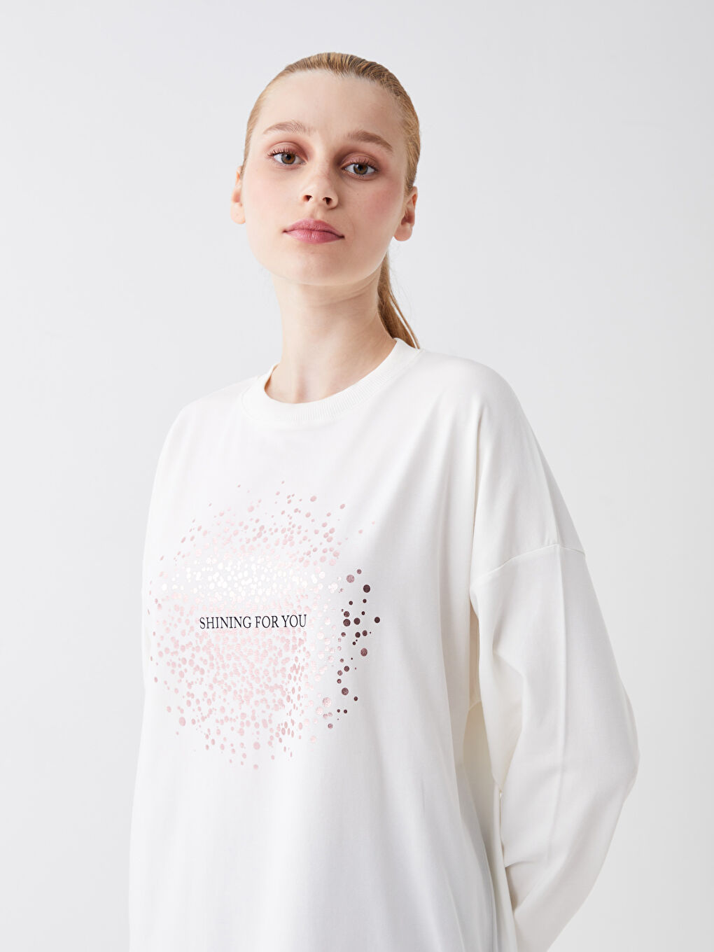 Ekru Bisiklet Yaka Baskılı Uzun Kollu Oversize Kadın Sweatshirt Tunik-1