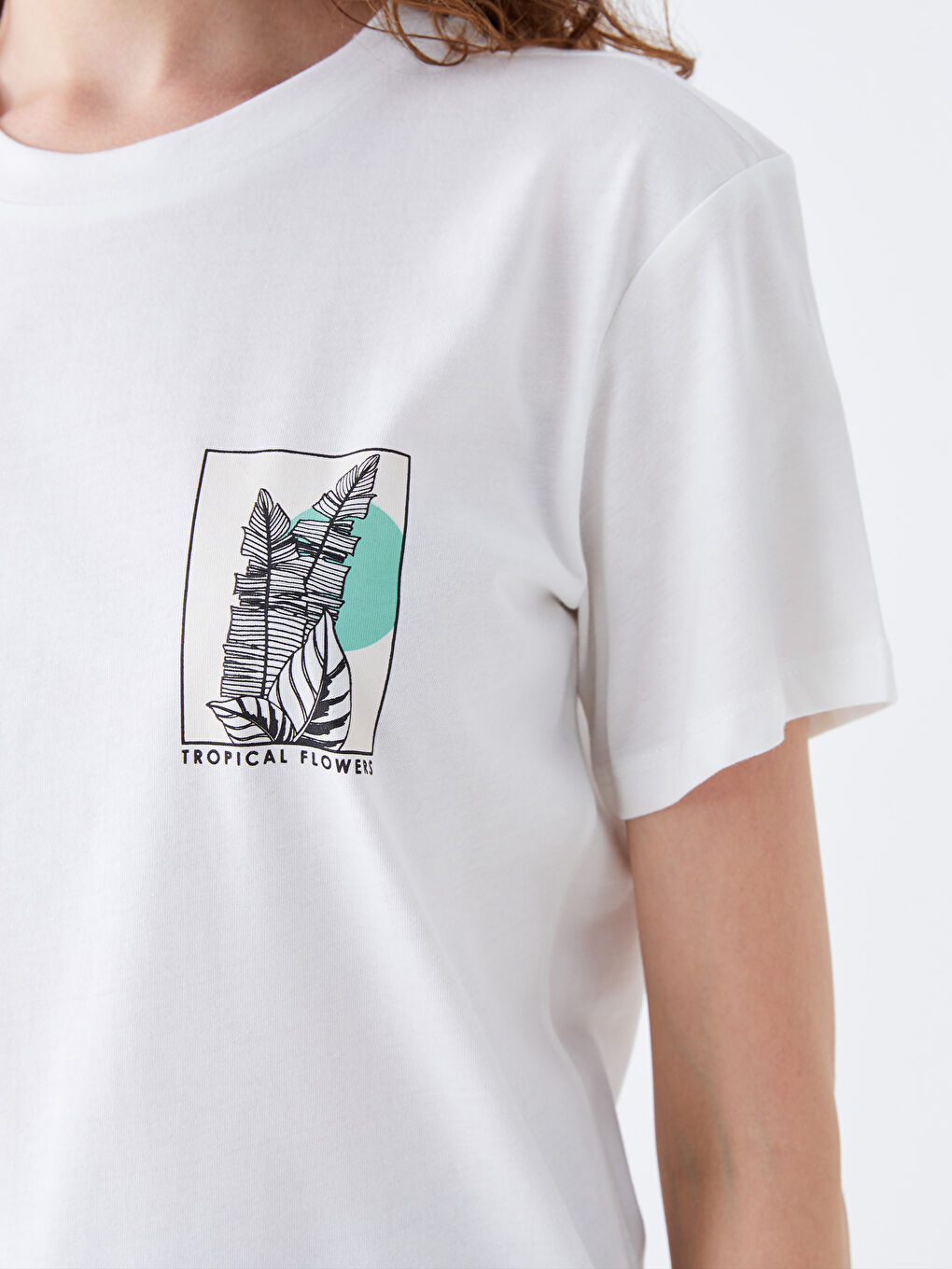 Ekru Bisiklet Yaka Baskılı Kısa Kollu Kadın Tişört-2