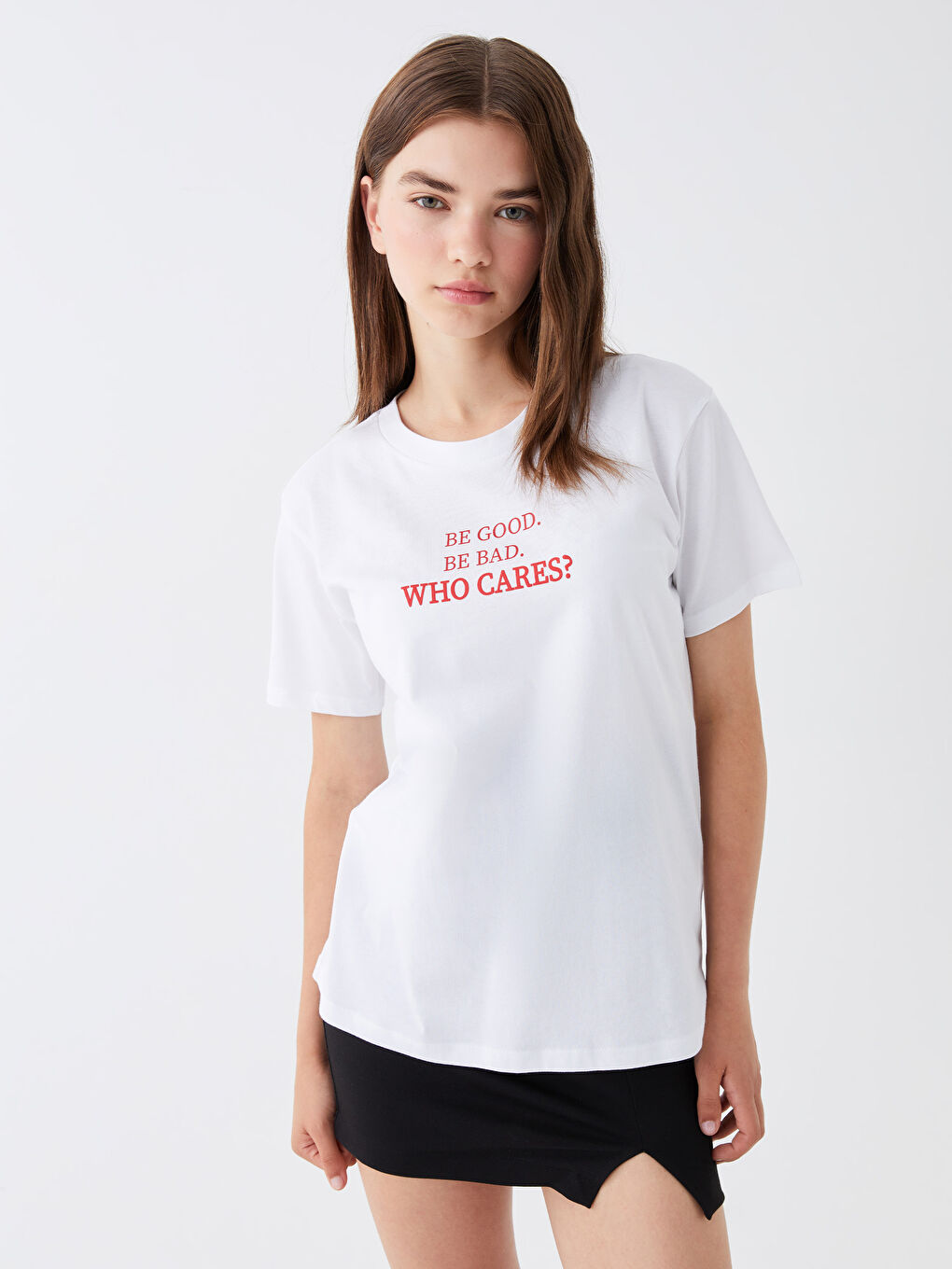 Beyaz Bisiklet Yaka Baskılı Kısa Kollu Kadın Tişört