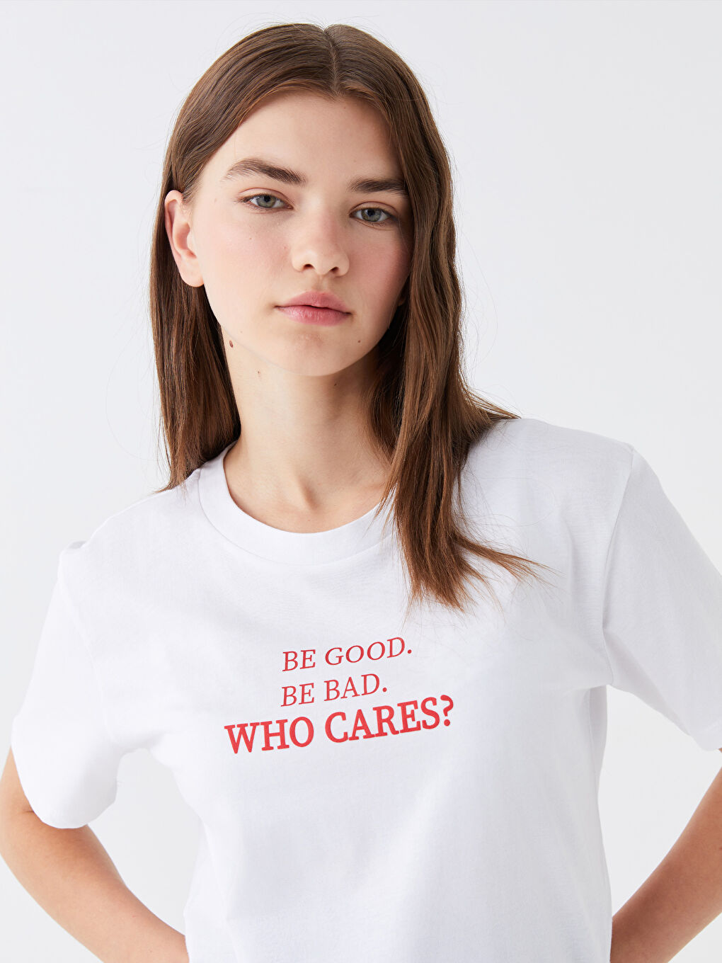 Beyaz Bisiklet Yaka Baskılı Kısa Kollu Kadın Tişört-1