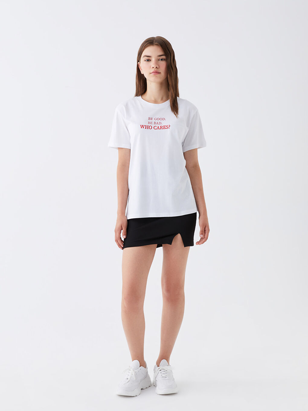 Beyaz Bisiklet Yaka Baskılı Kısa Kollu Kadın Tişört-2