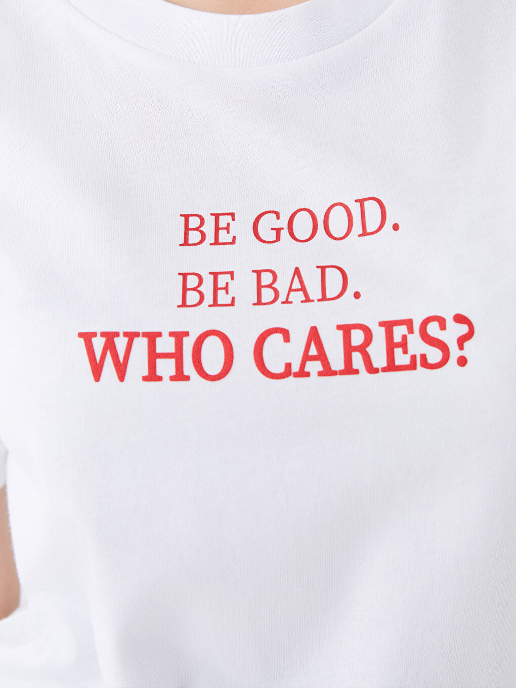 Beyaz Bisiklet Yaka Baskılı Kısa Kollu Kadın Tişört-3