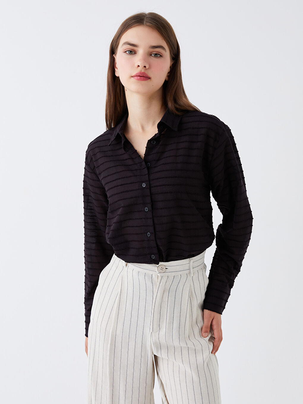 Siyah Kendinden Desenli Uzun Kollu Kadın Gömlek