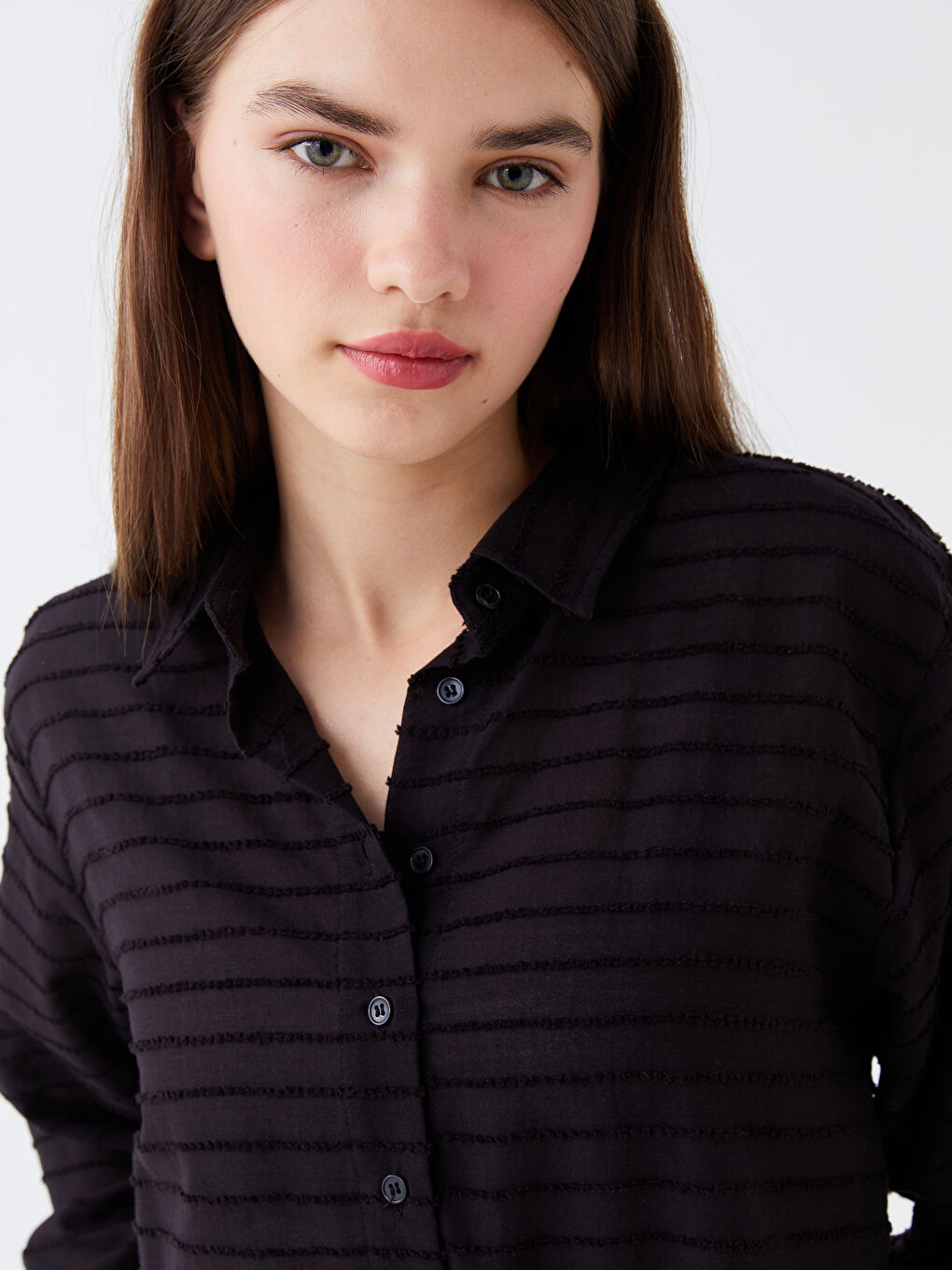 Siyah Kendinden Desenli Uzun Kollu Kadın Gömlek-1