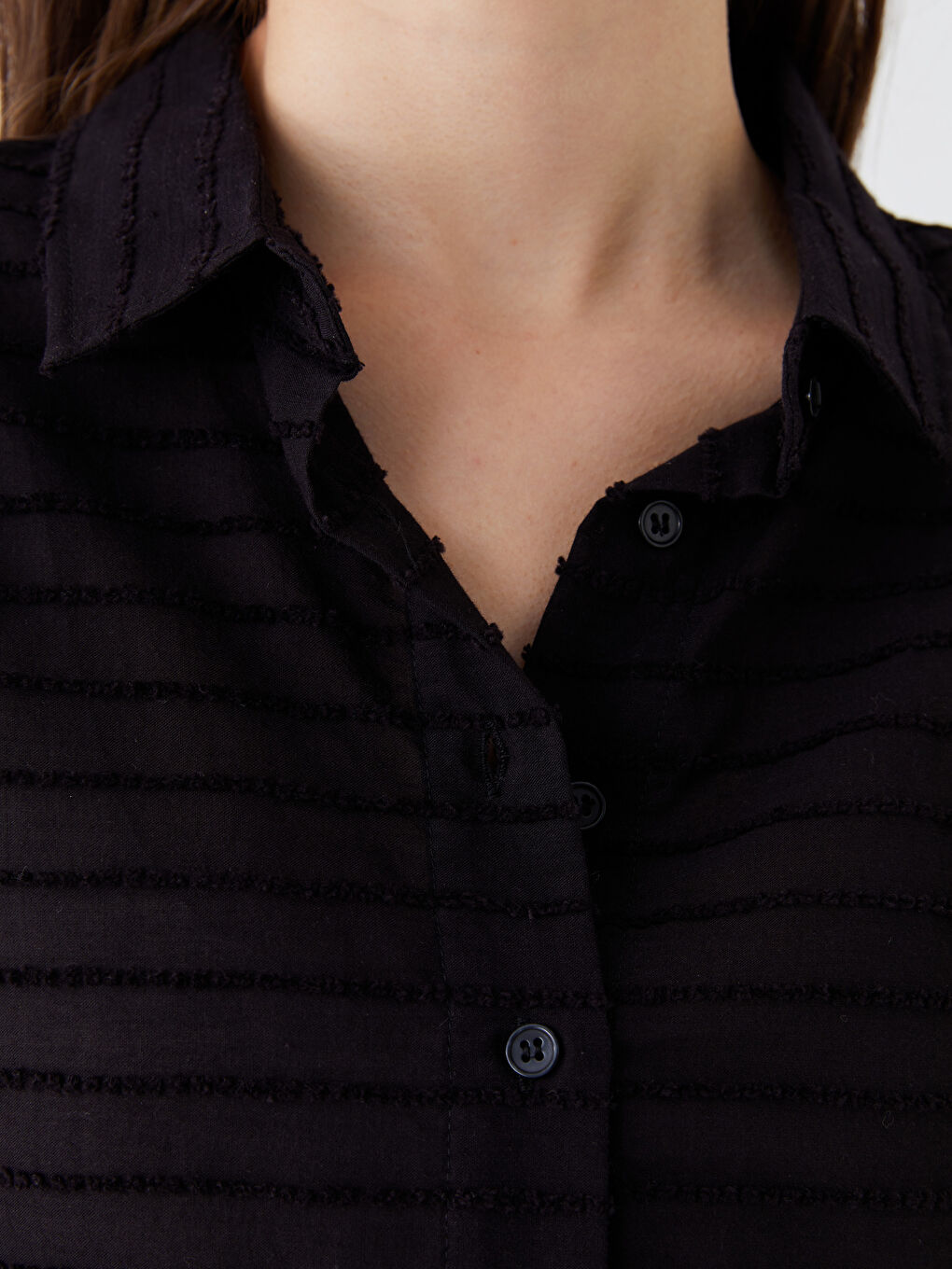 Siyah Kendinden Desenli Uzun Kollu Kadın Gömlek-3