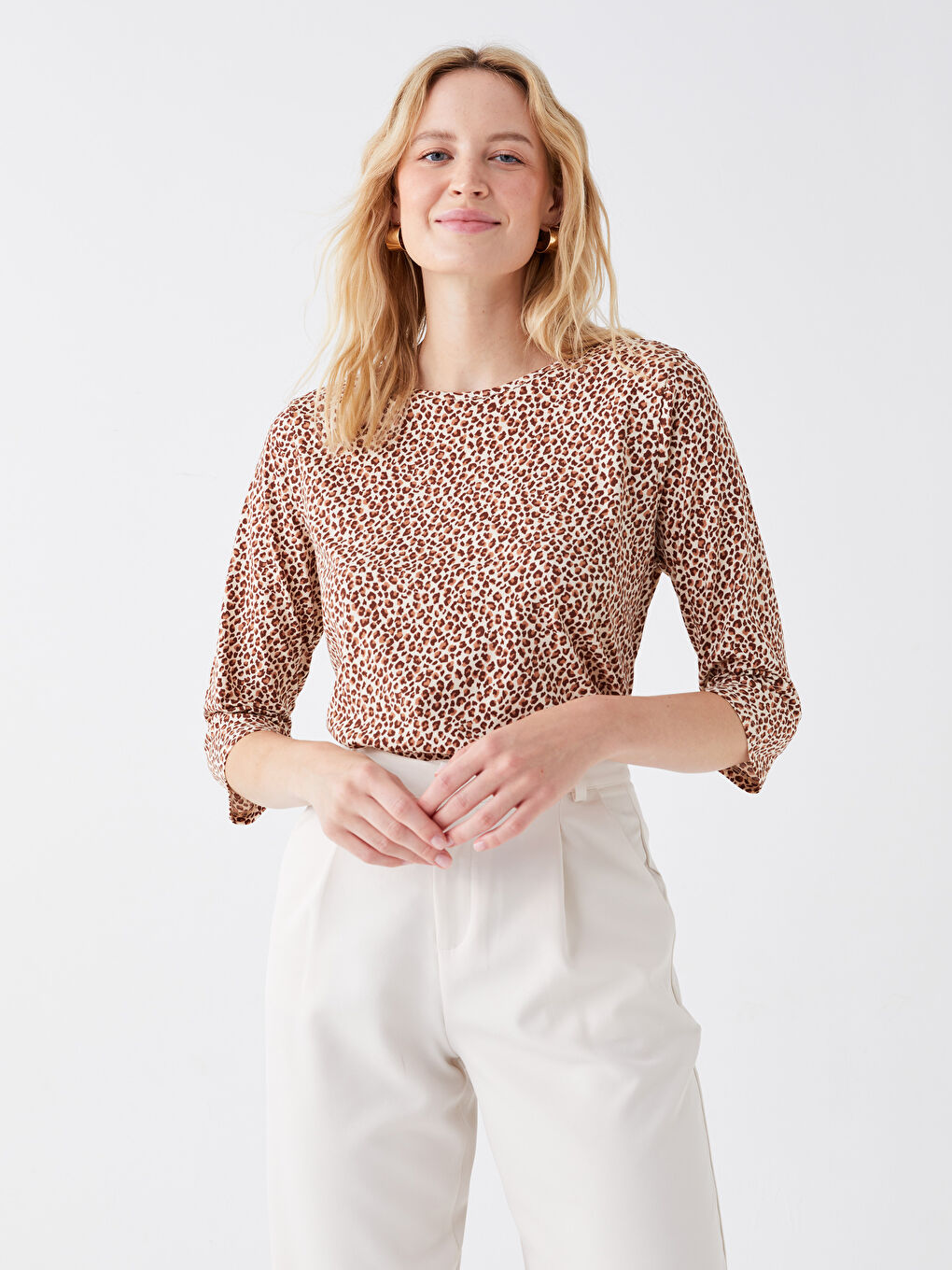 Bej Bisiklet Yaka Desenli Tişört-1