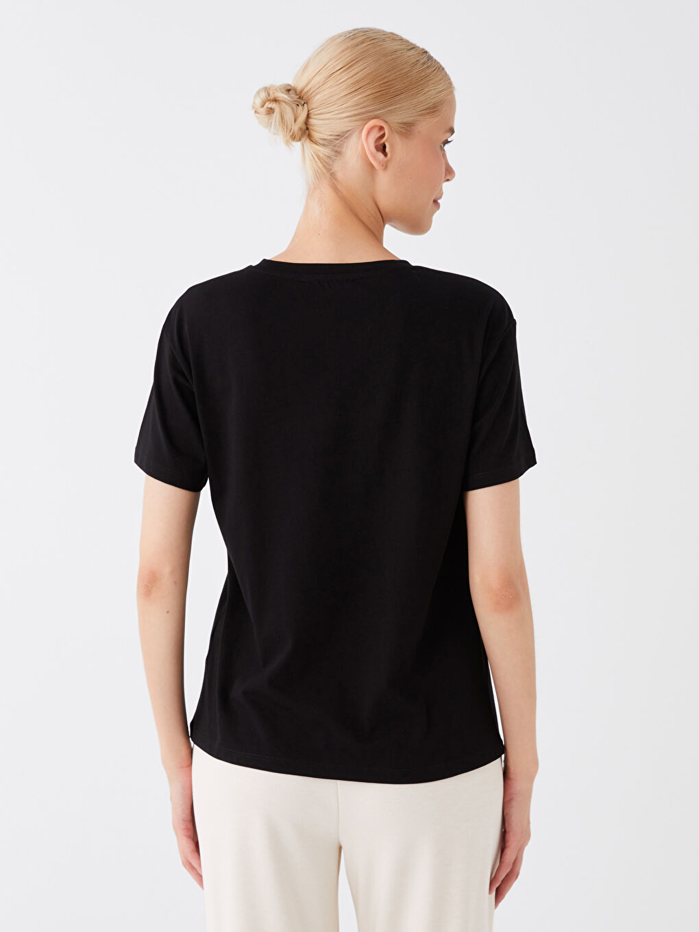 Siyah Bisiklet Yaka Baskılı Kısa Kollu Kadın Tişört-4