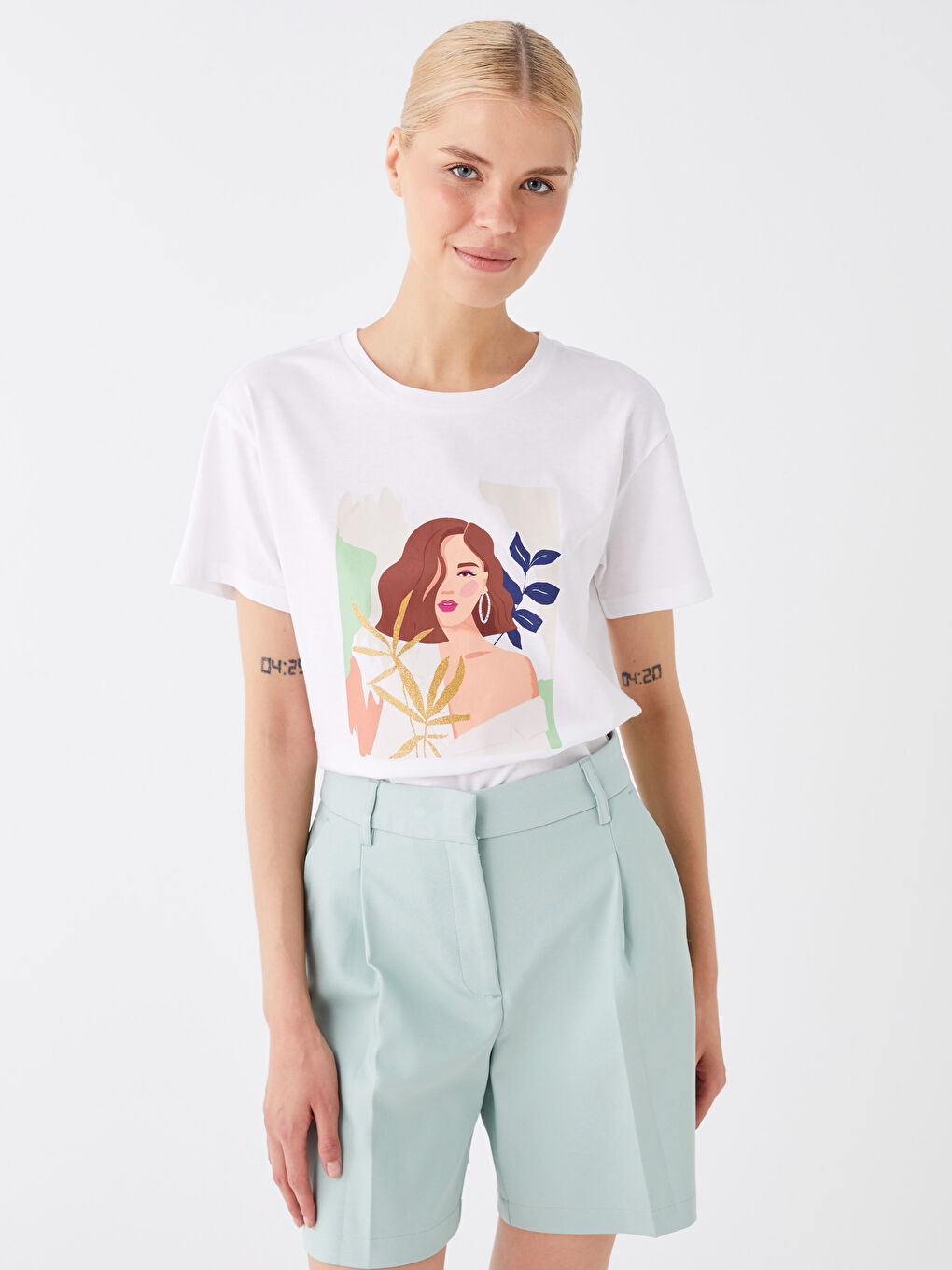 Ekru Bisiklet Yaka Baskılı Kısa Kollu Kadın Tişört-1