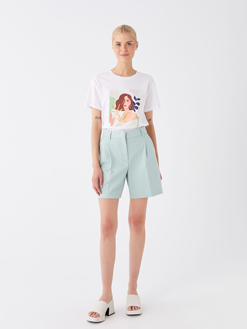 Ekru Bisiklet Yaka Baskılı Kısa Kollu Kadın Tişört-2