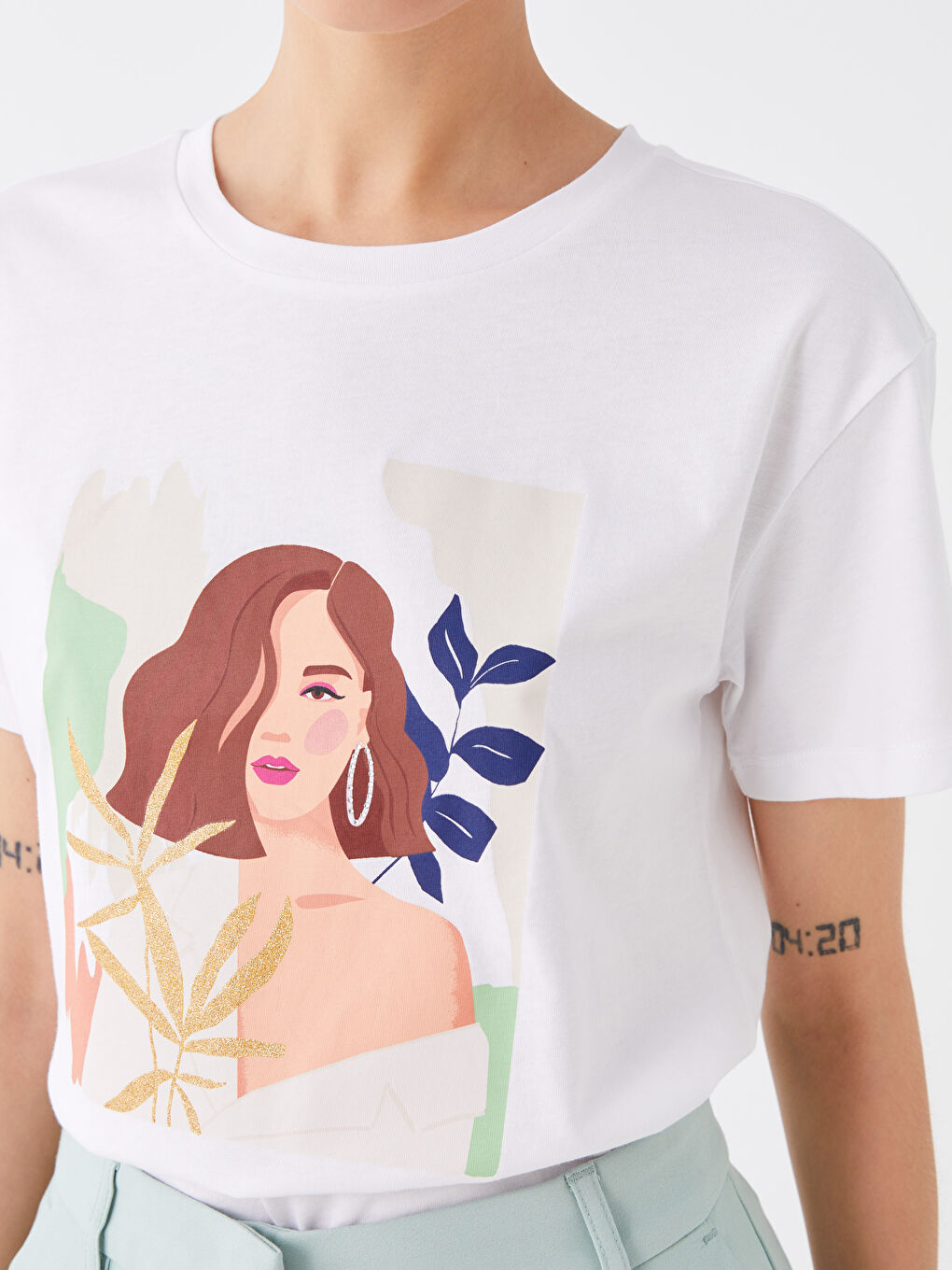 Ekru Bisiklet Yaka Baskılı Kısa Kollu Kadın Tişört-3