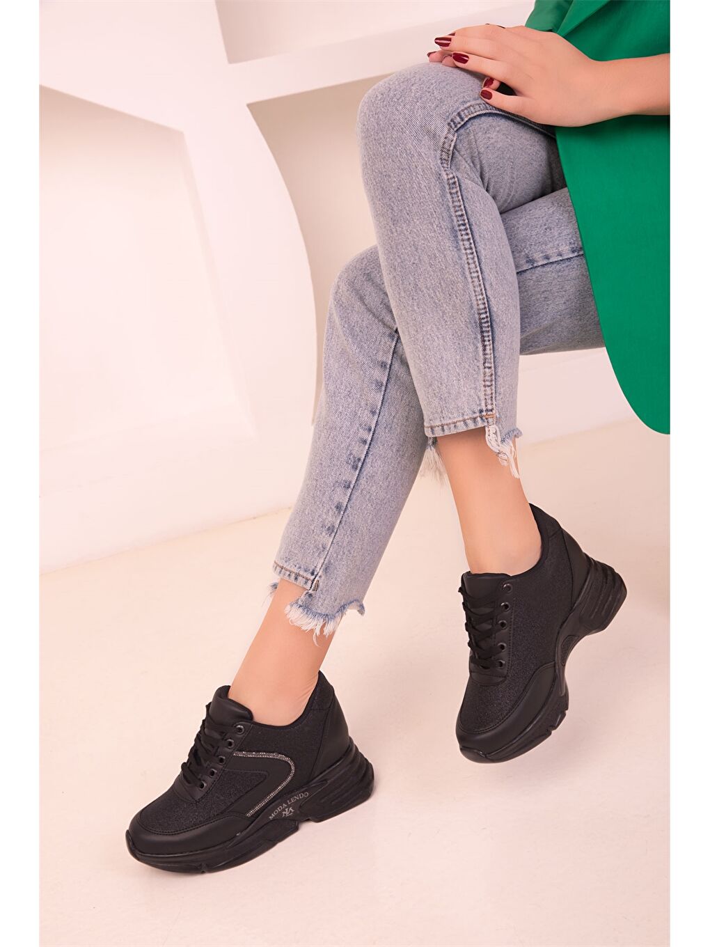 Siyah Bağcıklı Kadın Aktif Spor Ayakkabı