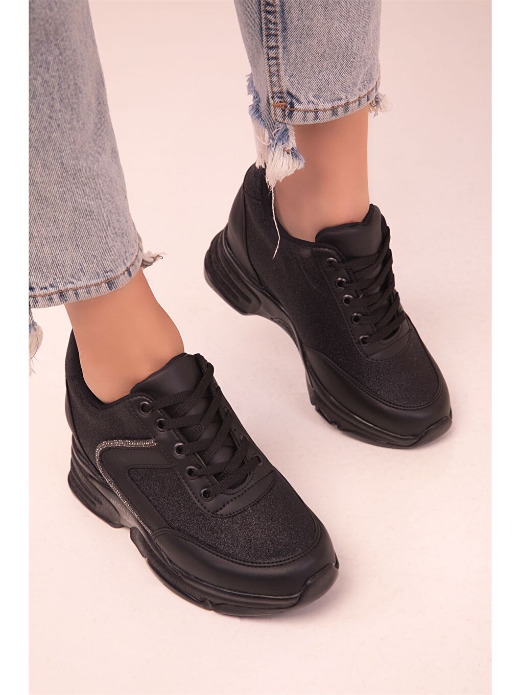 Siyah Bağcıklı Kadın Aktif Spor Ayakkabı-3