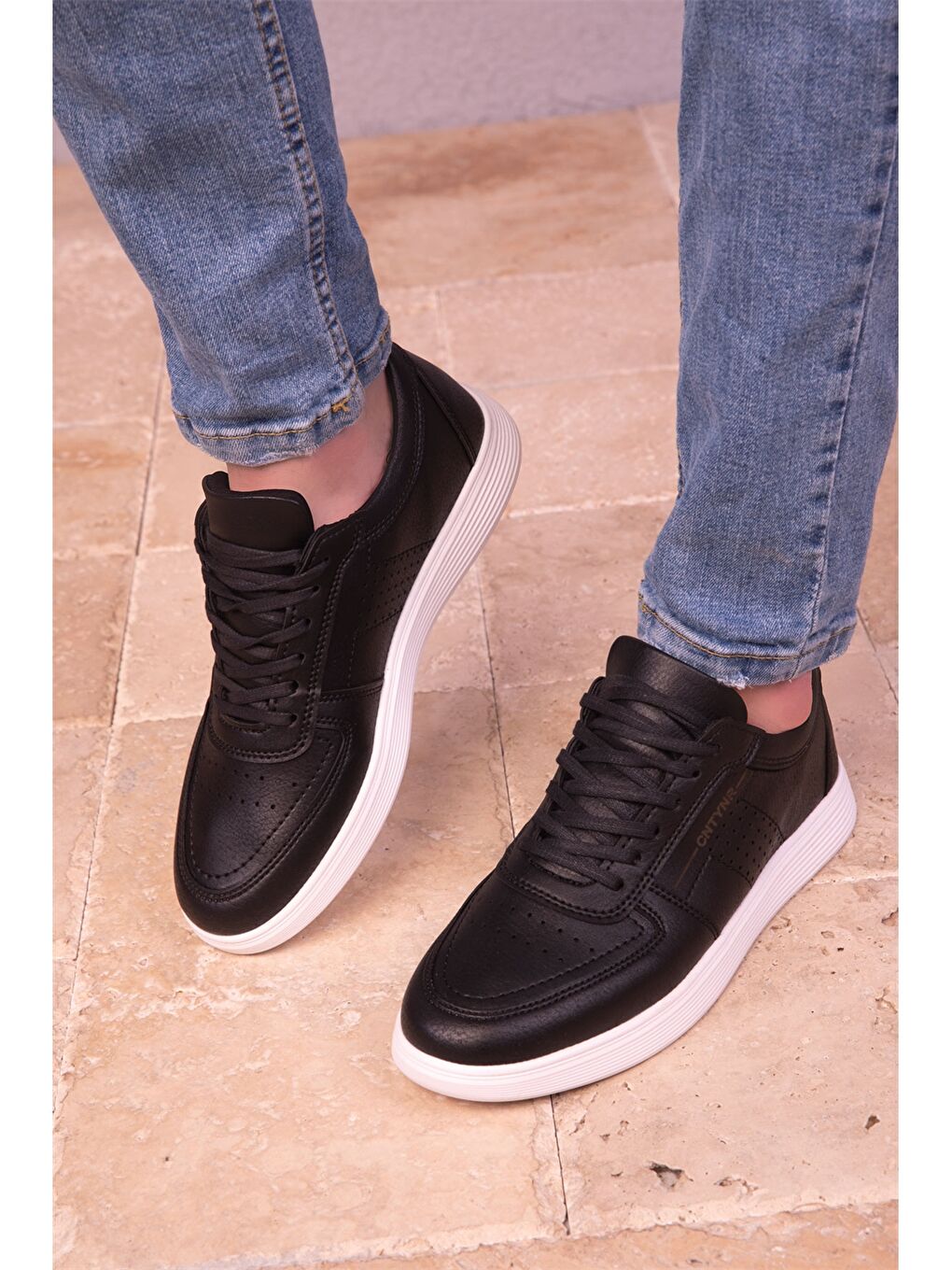 Siyah Deri Görünümlü Bağcıklı Erkek Spor Ayakkabı
