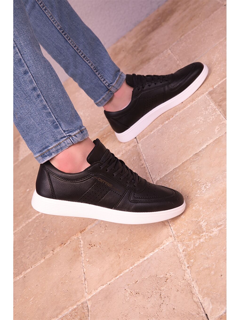 Siyah Deri Görünümlü Bağcıklı Erkek Spor Ayakkabı-1