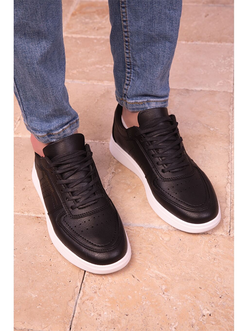 Siyah Deri Görünümlü Bağcıklı Erkek Spor Ayakkabı-3