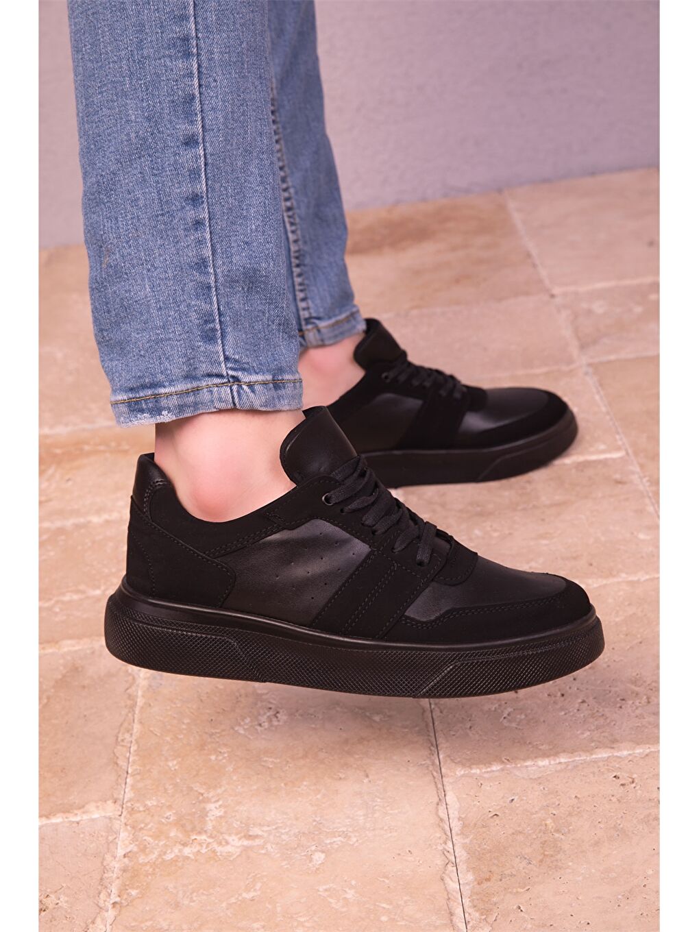 Siyah Deri Görünümlü Bağcıklı Erkek Spor Ayakkabı-2