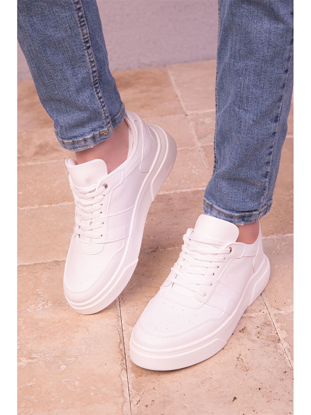 Beyaz Deri Görünümlü Bağcıklı Erkek Spor Ayakkabı-1