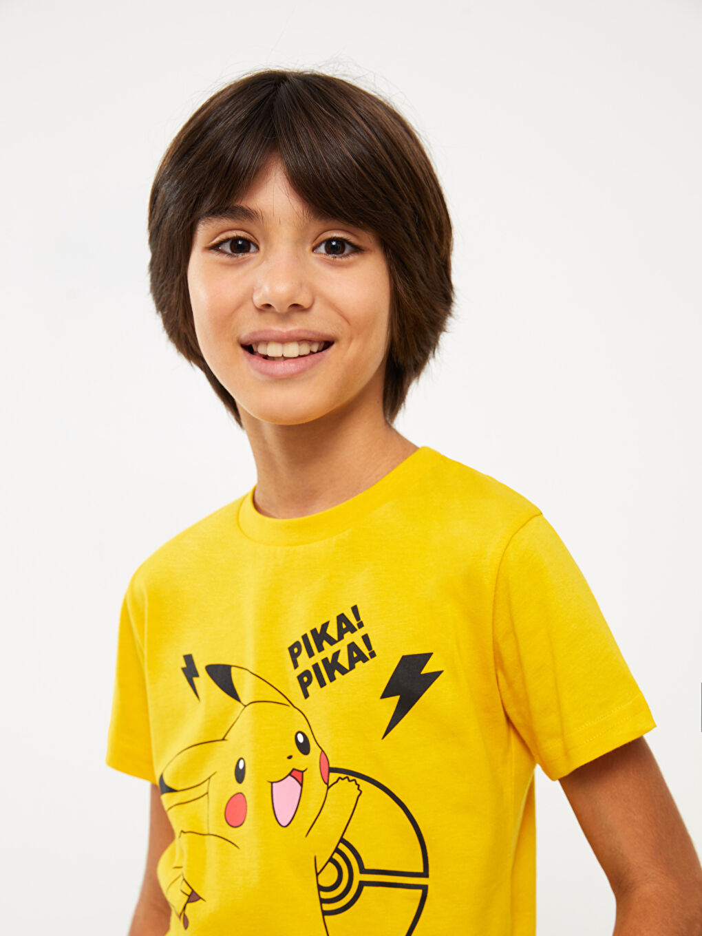 Sarı Bisiklet Yaka Pikachu Baskılı Kısa Kollu Erkek Çocuk Tişört