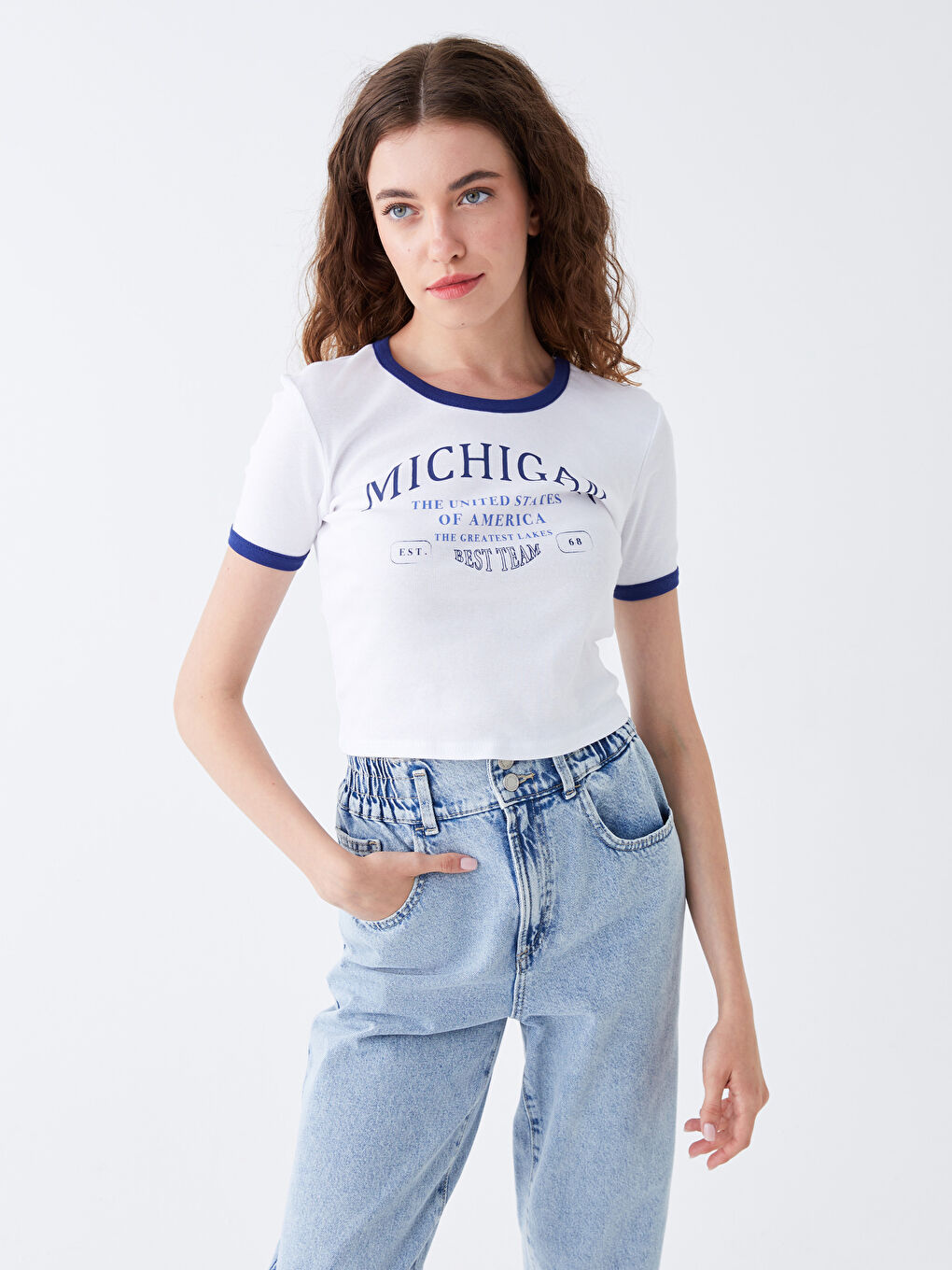 Beyaz Bisiklet Yaka Baskılı Kısa Kollu Kadın Tişört