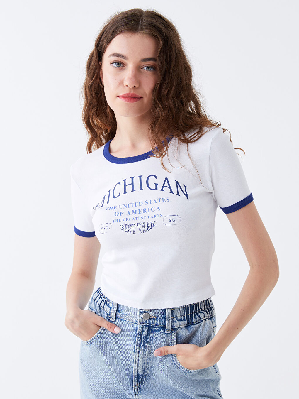 Beyaz Bisiklet Yaka Baskılı Kısa Kollu Kadın Tişört-1