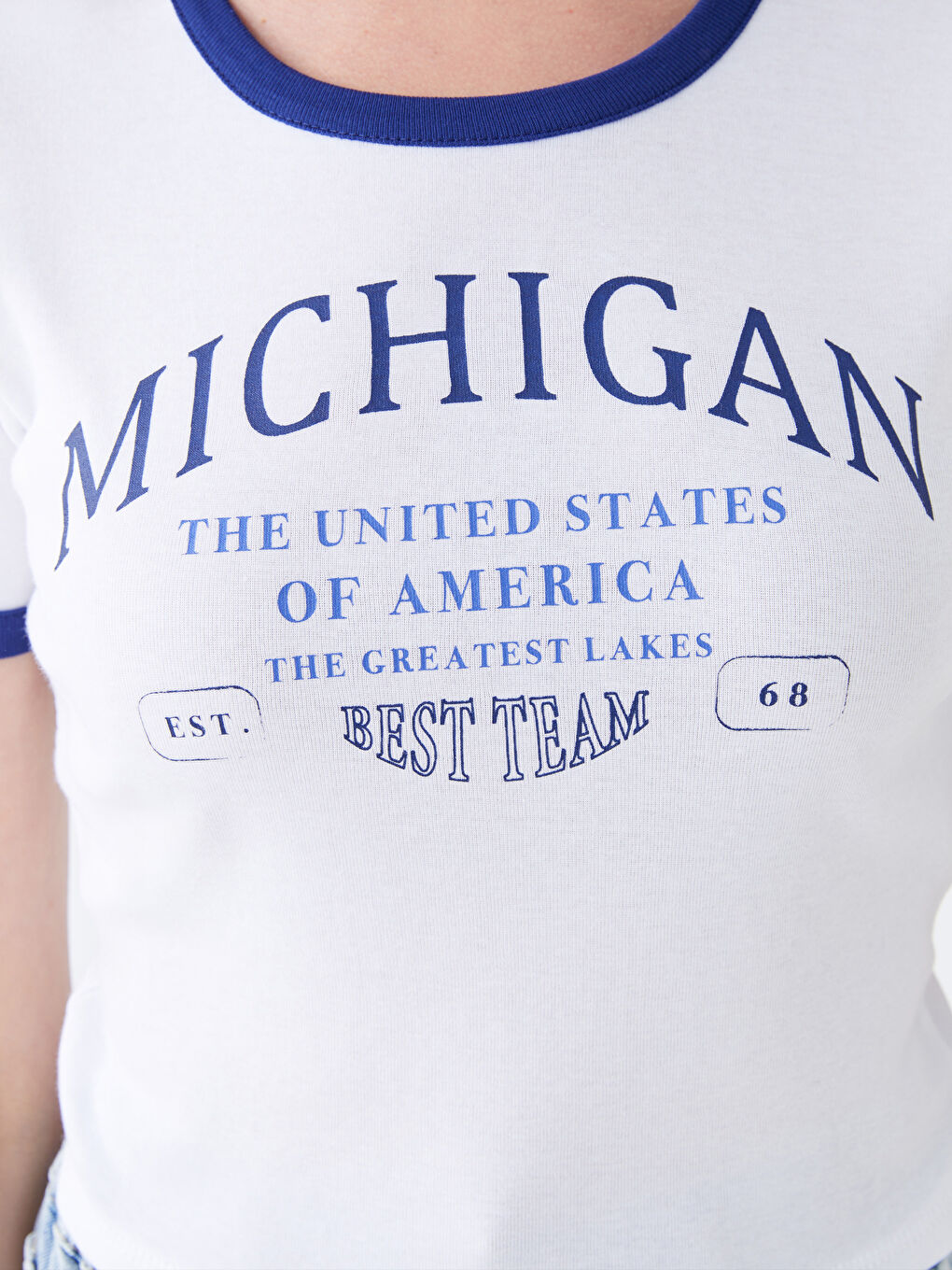 Beyaz Bisiklet Yaka Baskılı Kısa Kollu Kadın Tişört-3