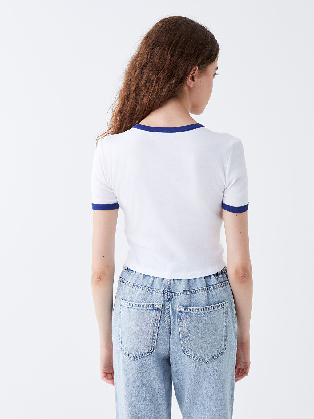 Beyaz Bisiklet Yaka Baskılı Kısa Kollu Kadın Tişört-4