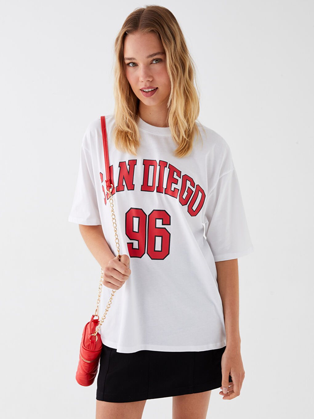 әйелдерге арналған принтті қысқа жең дөңгелек жағалы оверсайз футболка