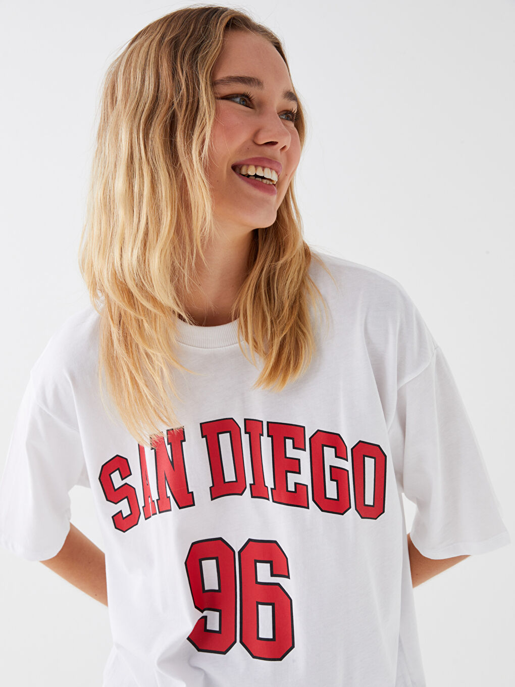 әйелдерге арналған принтті қысқа жең дөңгелек жағалы оверсайз футболка-2